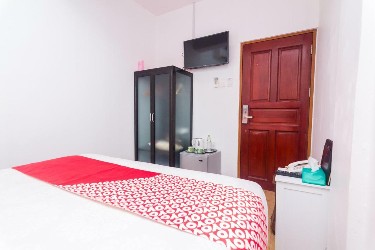 Vaccinated Staff - Oyo 1771 Zeke Hotel Batam Bagian luar foto