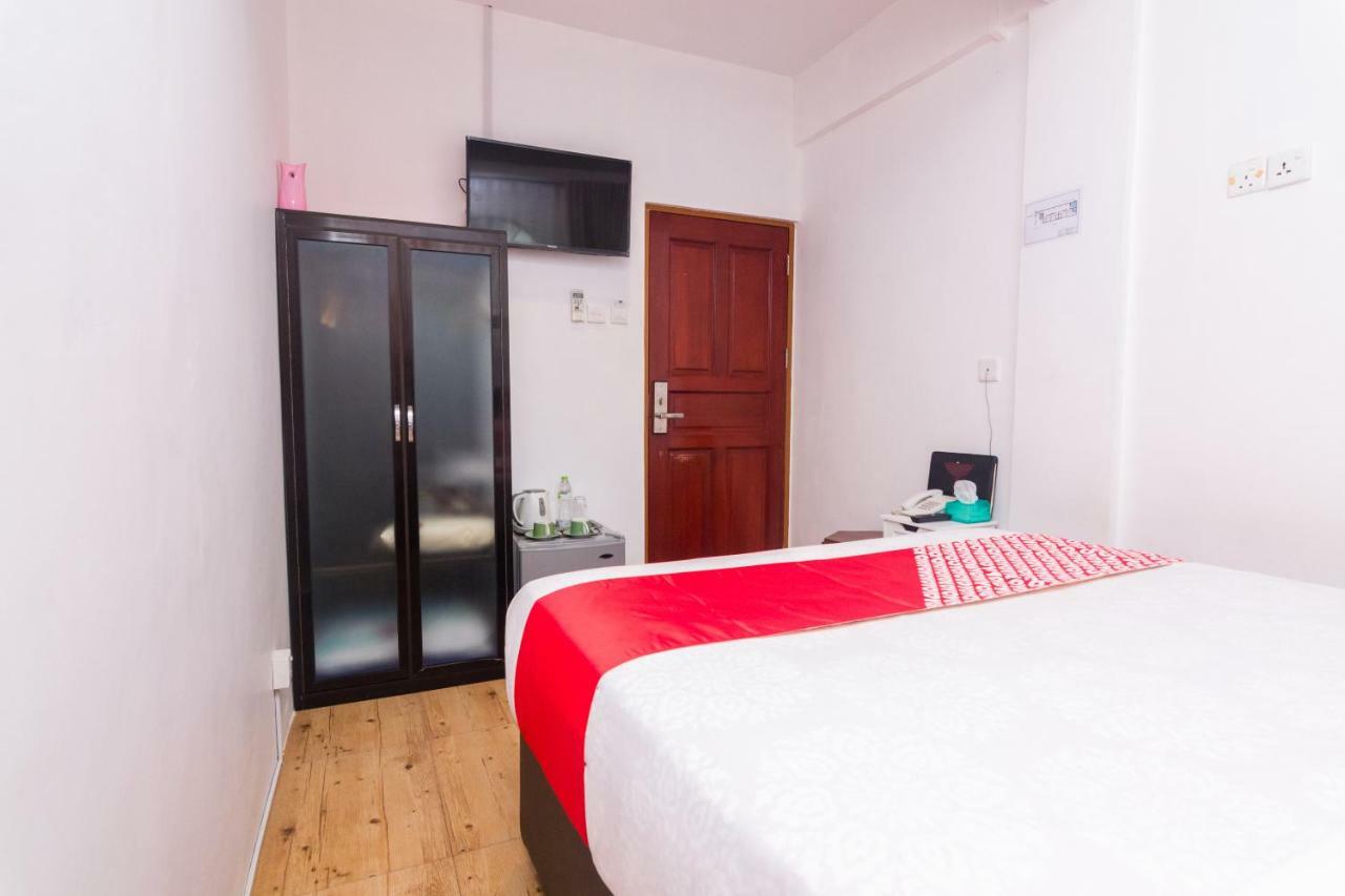 Vaccinated Staff - Oyo 1771 Zeke Hotel Batam Bagian luar foto